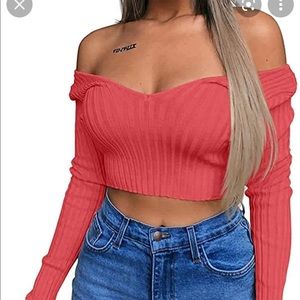 Long sleeve off the shoulder rubbed thick cropped top